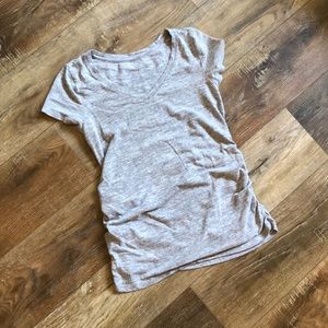A:glow maternity tee